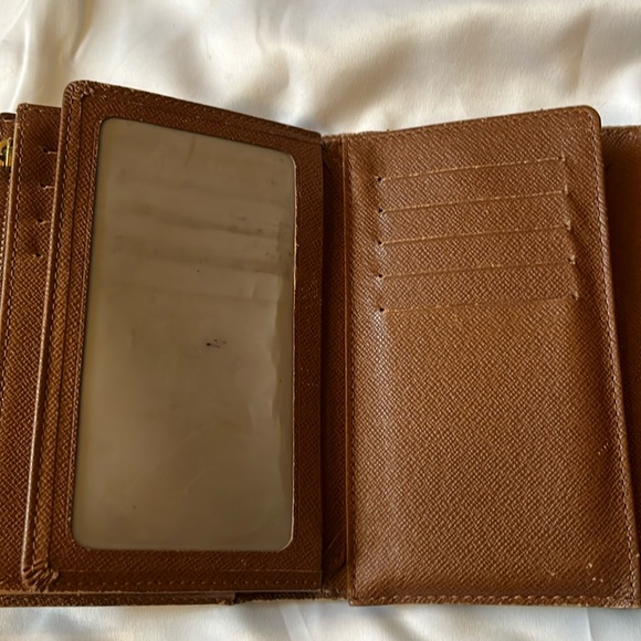 Louis Vuitton hard to find monogram trifold wallet with ID window - Picture 7 of 16